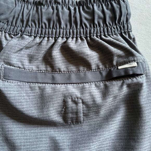 Vuori Men’s Banks Shorts in Charcoal Engineered Stripe - Picture 6 of 7